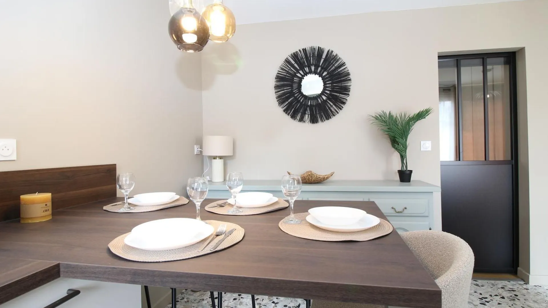 Les Carmes-Climatisation-Confort-Wifi-Hypercentre-Netflix Avignon Apartment