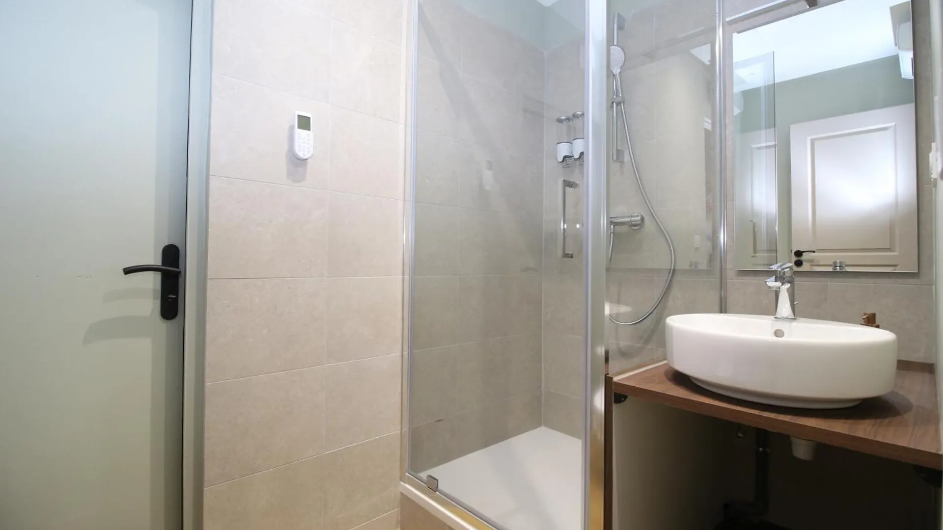 Les Carmes-Climatisation-Confort-Wifi-Hypercentre-Netflix Avignon Apartment