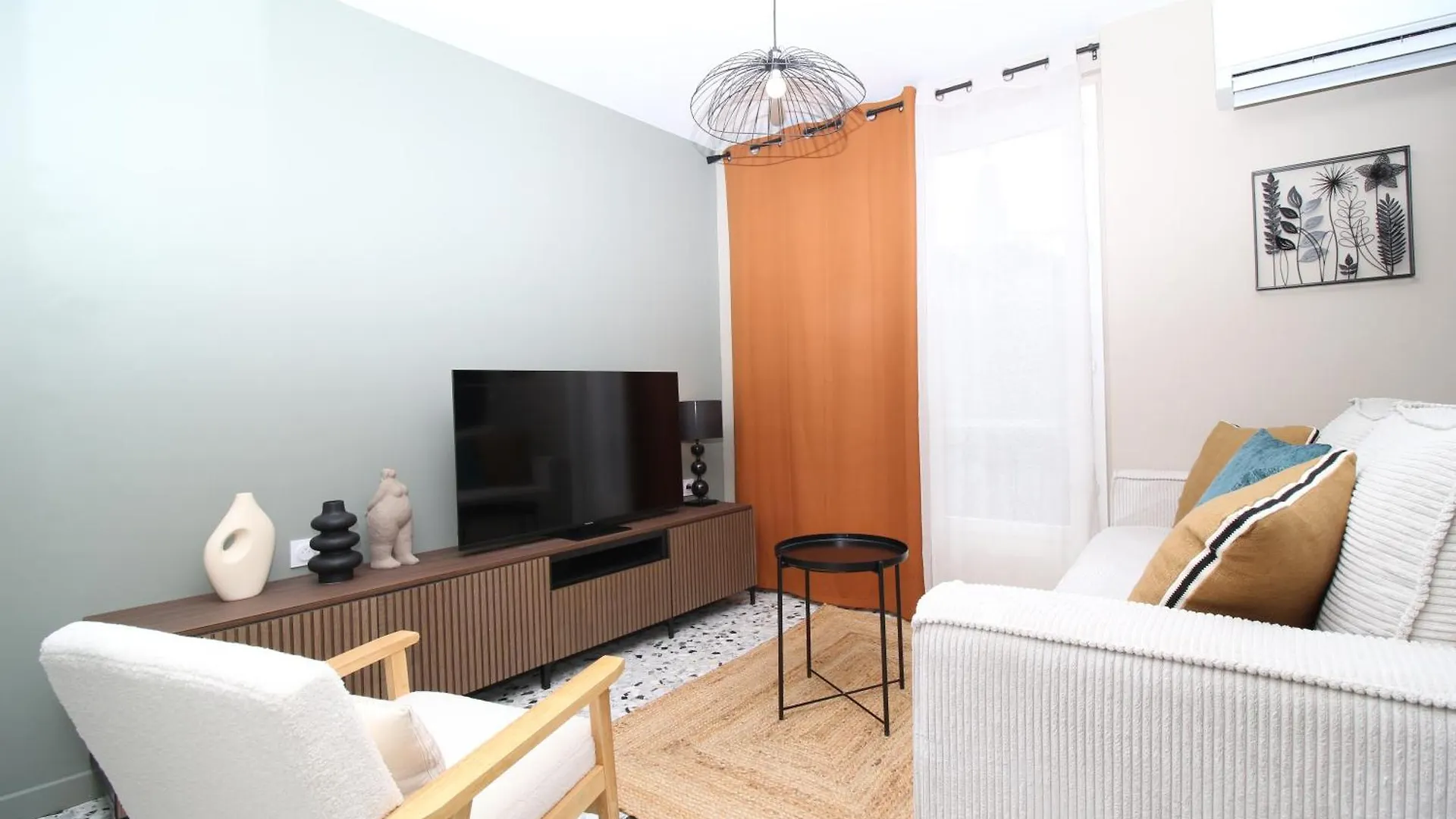 Les Carmes-Climatisation-Confort-Wifi-Hypercentre-Netflix Avignon Apartment